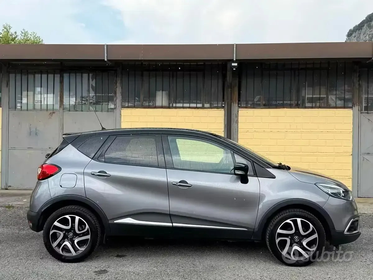 Usata Renault Captur 90 CV (66 kW) 2017 Grigio SUV