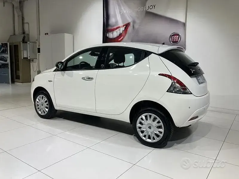 Usata Lancia Ypsilon Gold 86 CV (63 kW) 2016 Bianco Utilitaria