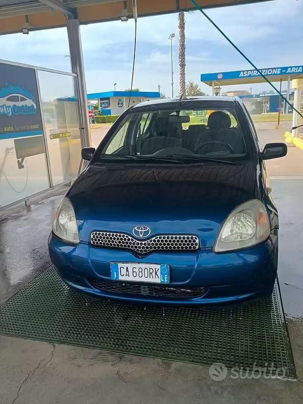 Usata Toyota Yaris 68 CV (50 kW) 2002 Blu/azzurro Berlina