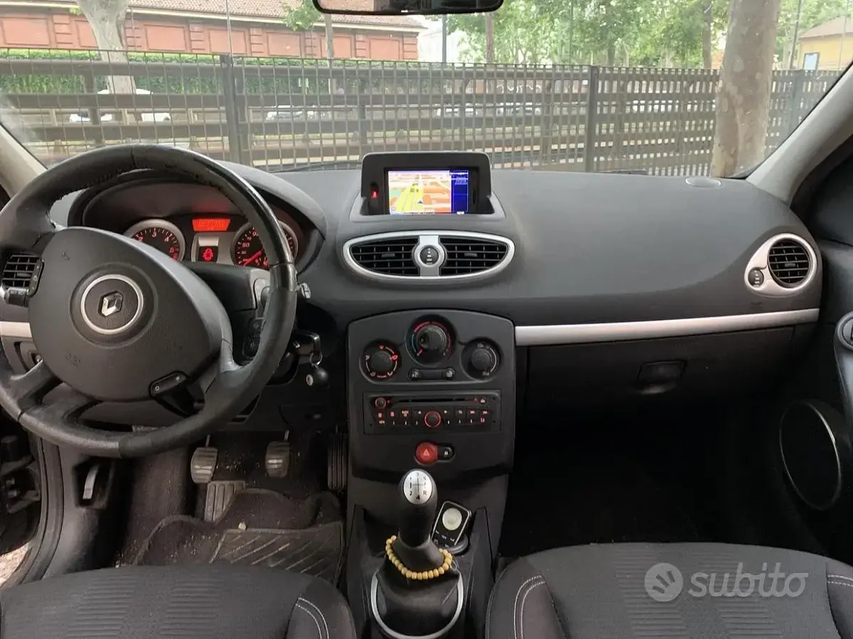 Usata Renault Clio III Dynamique 85 CV (62 kW) 2010 Nero Berlina
