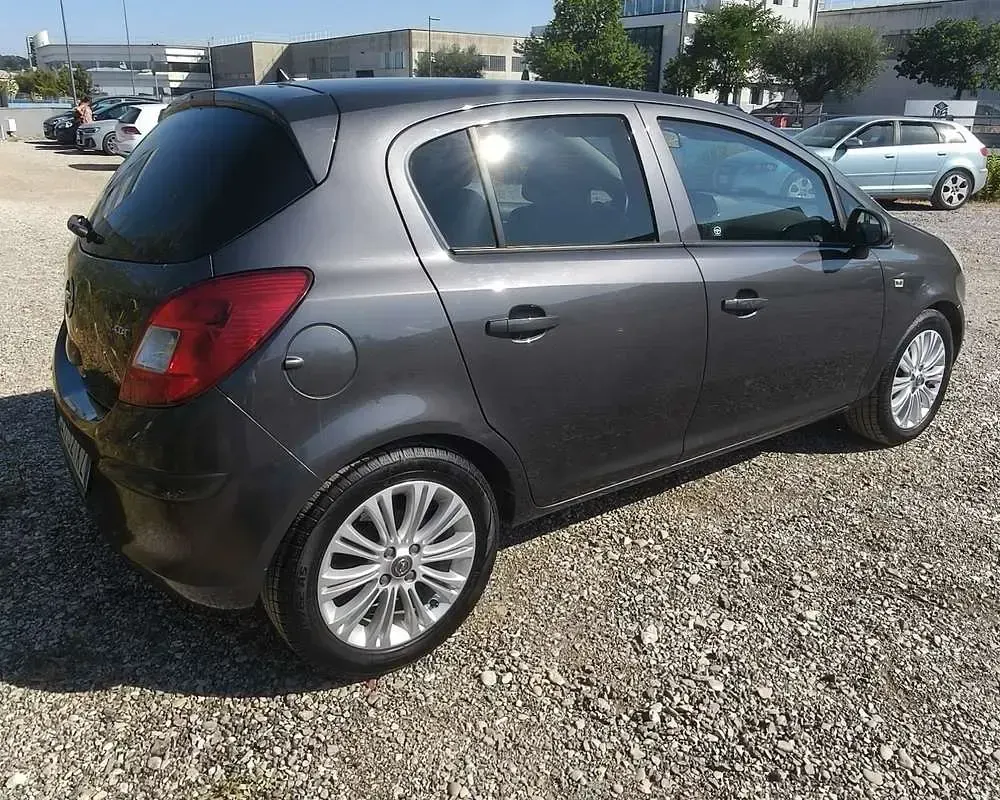 Usata Opel Corsa Cosmo 95 CV (69 kW) 2011 Grigio Utilitaria