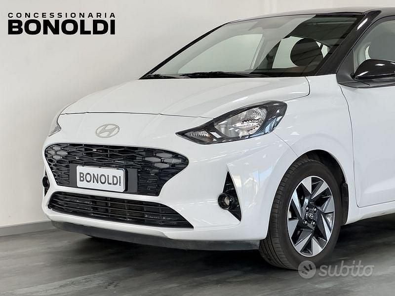 Usata Hyundai i10 67 CV (49 kW) 2023 Bianco Utilitaria