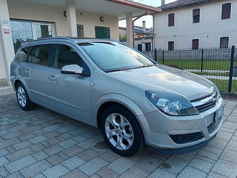 Marrone Usata 2005 Opel Astra Cosmo Station wagon | 990 € (Ottimo prezzo) - Immagine 1/4