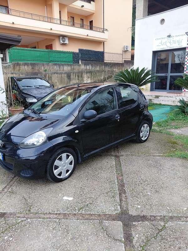 Usata Toyota Aygo 68 CV (50 kW) 2010 Nero Utilitaria