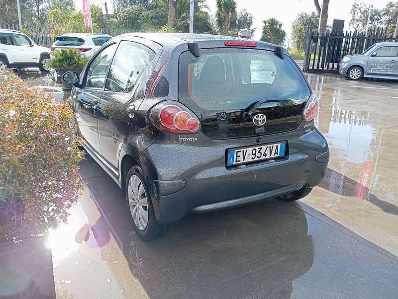 Usata Toyota Aygo Connect Style 68 CV (50 kW) 2014 Grigio Utilitaria
