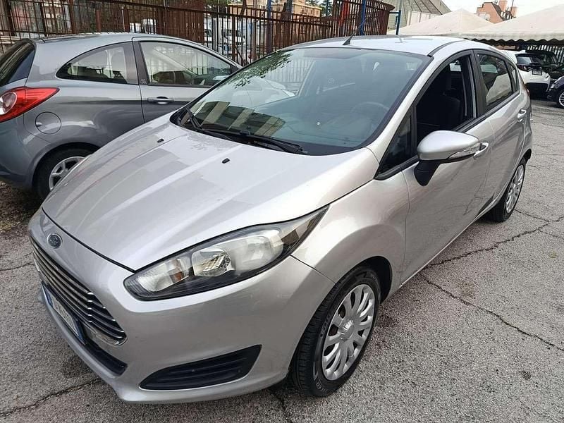 Argento Usata 2016 Ford Fiesta Tre volumi | 5700 € (Ottimo prezzo) - Immagine 1/4
