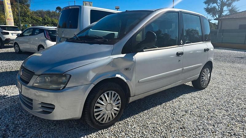 Usata Fiat Multipla Dynamic 120 CV (88 kW) 2010 Grigio Monovolume