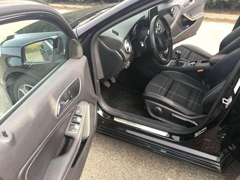 Usata Mercedes A180 122 CV (89 kW) 2015 Nero Berlina