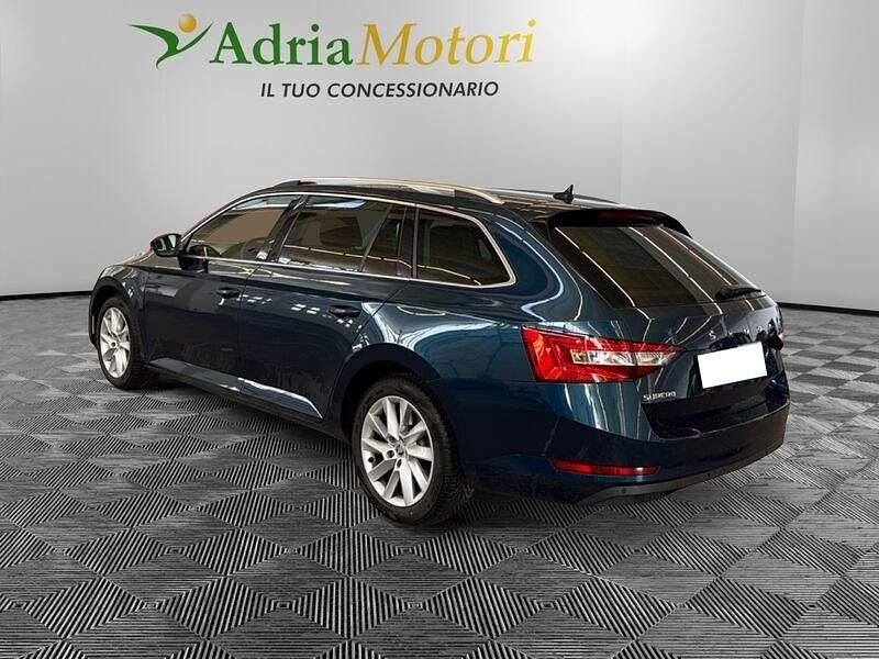 Usata Skoda Superb Executive 150 CV (110 kW) 2022 Blu Station wagon