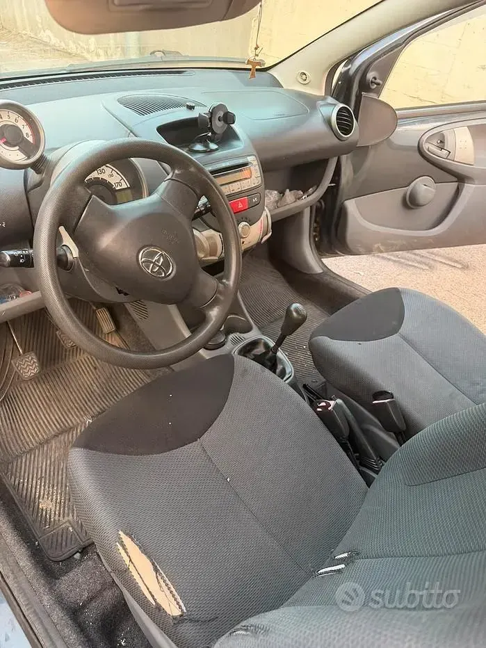 Usata Toyota Aygo 68 CV (50 kW) 2007 Grigio Utilitaria
