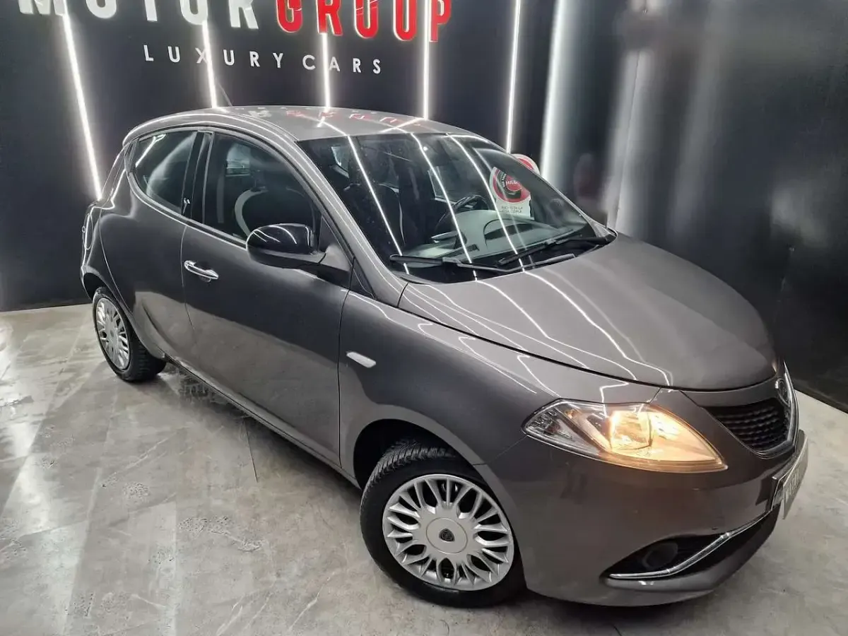 Usata Lancia Ypsilon Platinum 69 CV (50 kW) 2016 Grigio Utilitaria