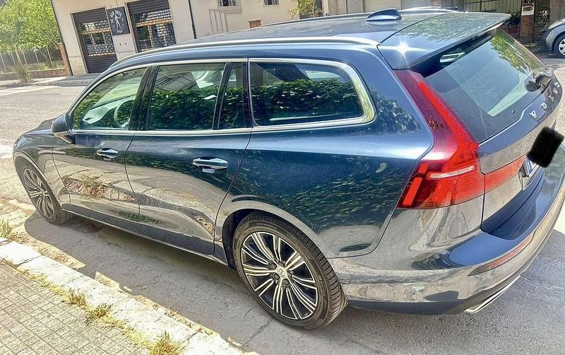 Usata Volvo V60 Momentum 190 CV (139 kW) 2020 Blu/azzurro Station wagon