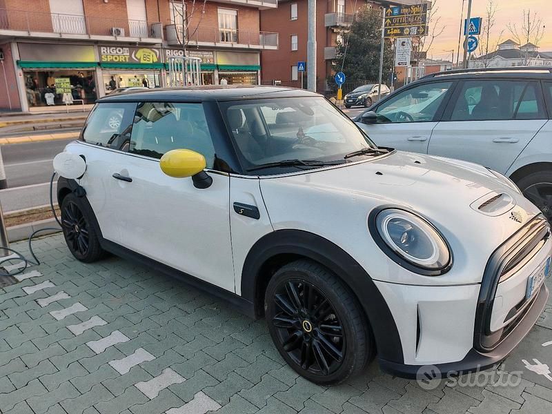 Usata Mini Cooper 75 kW (102 CV) 2023 Bianco Utilitaria