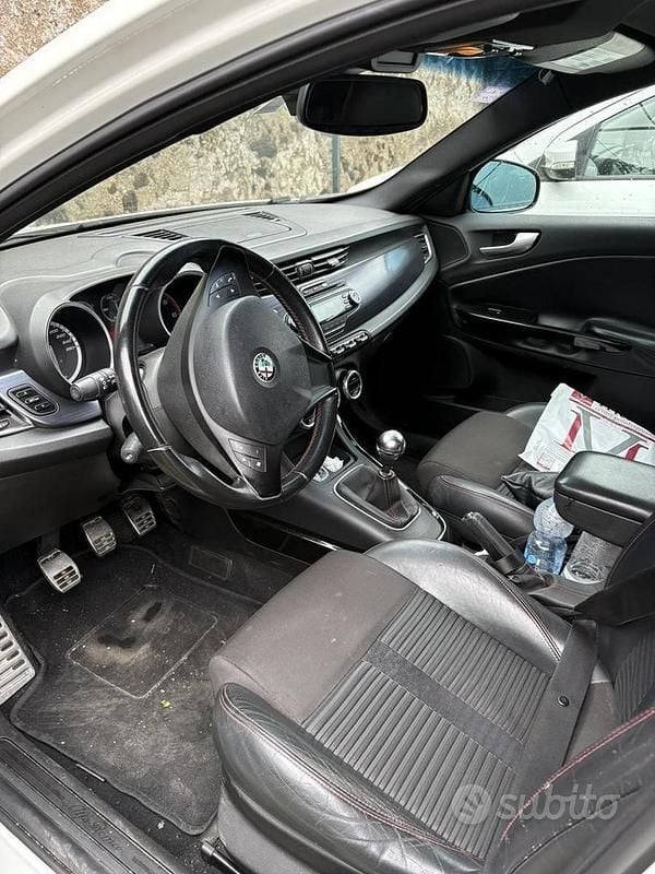 Usata Alfa Romeo Giulietta 2011 Bianco Utilitaria