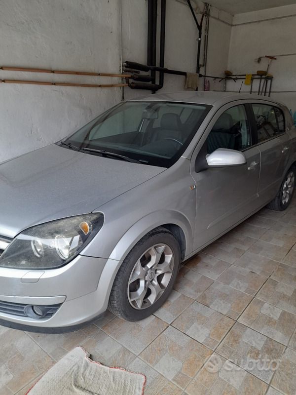 Usata Opel Astra 60 CV (44 kW) 2005 Grigio Berlina