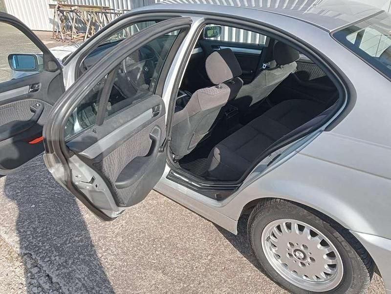 Usata BMW 318 118 CV (86 kW) 1998 Grigio Berlina