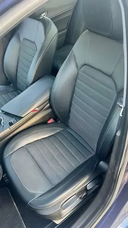 Usata Alfa Romeo Giulia Business 160 CV (117 kW) 2019 Blu/azzurro Berlina