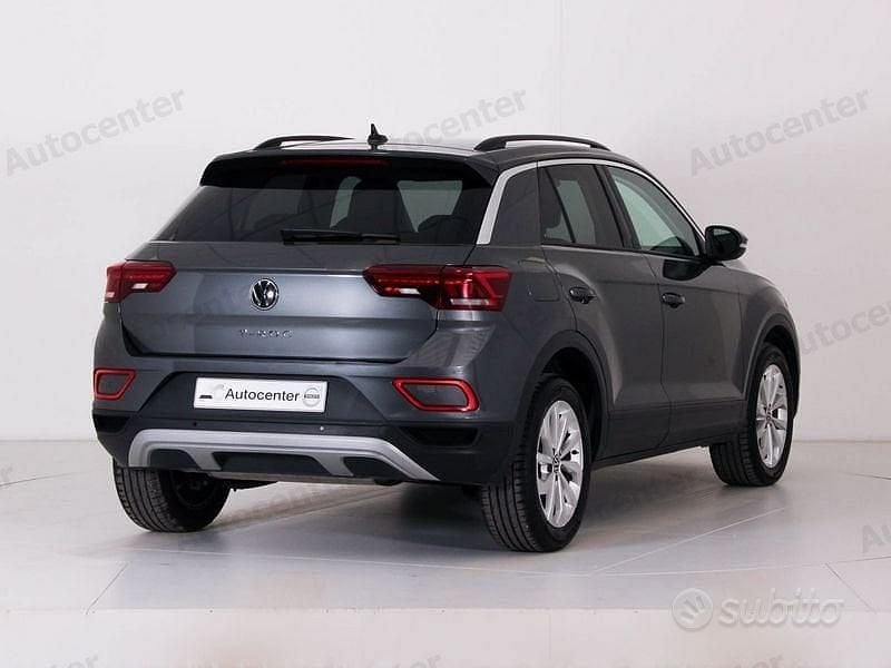 Usata VW T-Roc 150 CV (110 kW) 2024 Grigio SUV