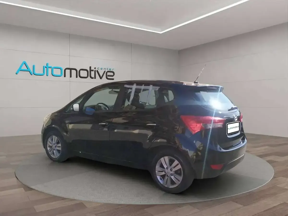 Usata Hyundai ix20 Xpossible 90 CV (66 kW) 2015 Nero Utilitaria