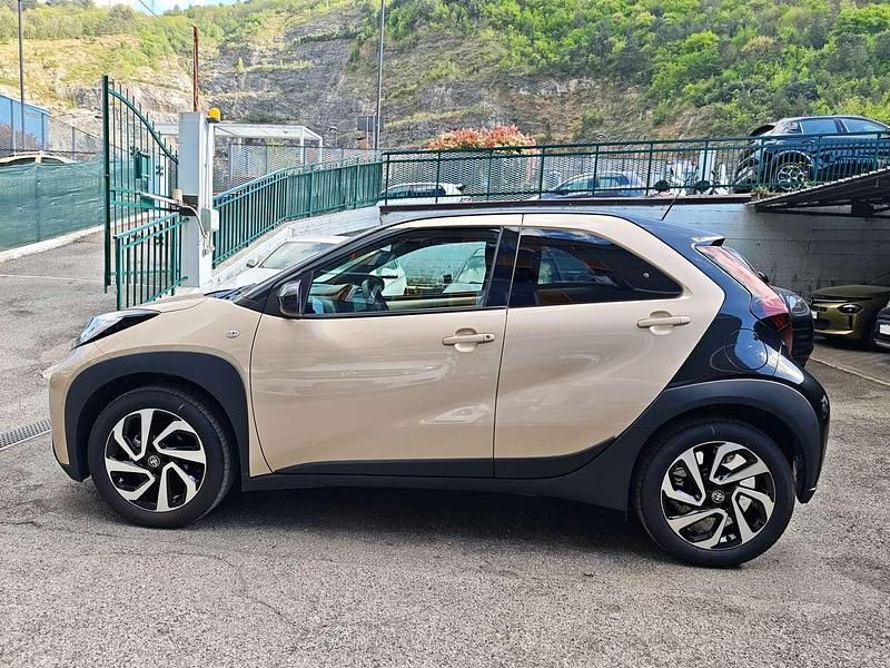 Nuova Toyota Aygo X 72 CV (52 kW) 2025 Bronzo SUV