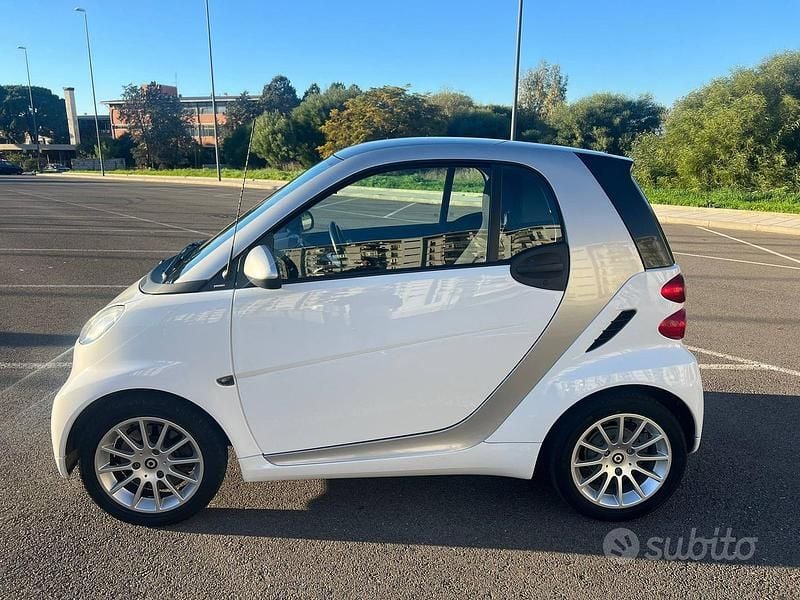 Bianco Usata 2011 Smart ForTwo Coupé Coupé | 6500 € (Cara) - Immagine 1/4