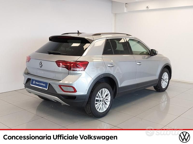 Usado VW T-Roc Life 150 CV (110 kW) 2024 Gris SUV