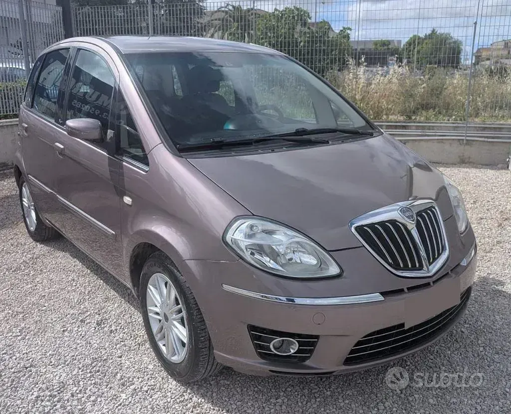 Usata Lancia Musa 95 CV (69 kW) 2009 Grigio Monovolume