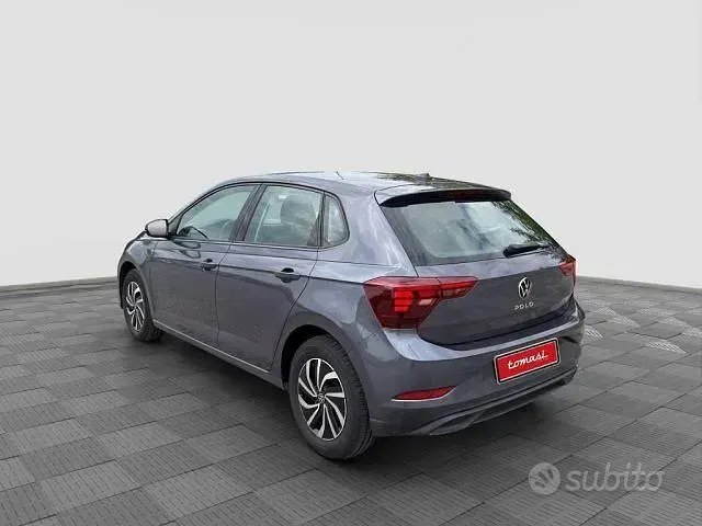 Usata VW Polo Life 95 CV (69 kW) 2023 Grigio Utilitaria
