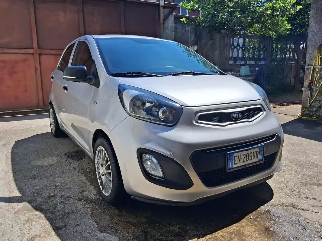 Begagnad Kia Picanto 69 HK (50 kW) 2013 Silver Halvkombi