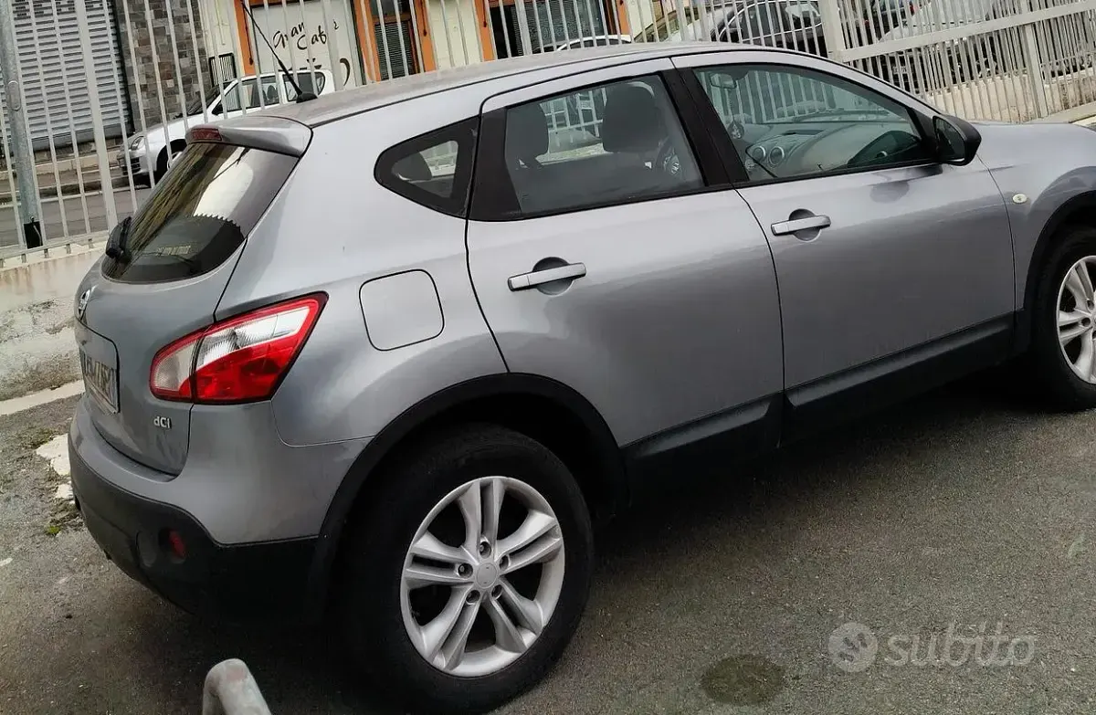 Usata Nissan Qashqai 131 CV (96 kW) 2011 Grigio SUV