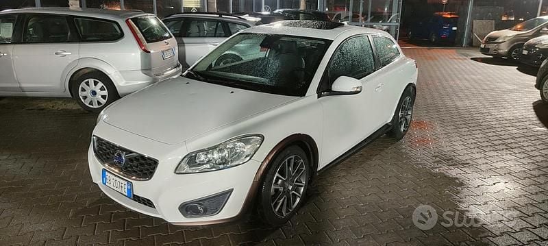 Usata Volvo C30 R-Design 115 CV (84 kW) 2011 Bianco Utilitaria