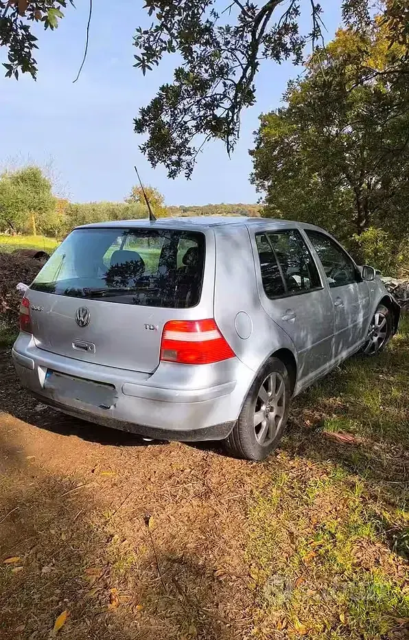 Usata VW Golf IV 101 CV (74 kW) 2003 Berlina