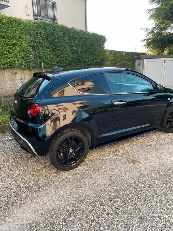 Nero Usata 2014 Alfa Romeo MiTo Due volumi | 8000 € (Molto cara) - Immagine 1/4