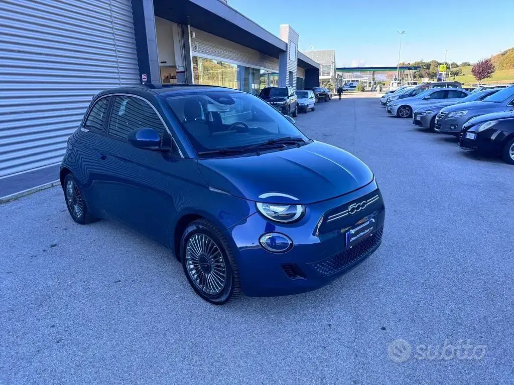 Używany Fiat 500e Opening Edition 42 kW (58 KM) 2020 Niebieski Sedan/Limuzyna
