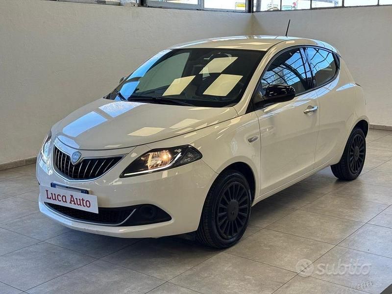 Usata Lancia Ypsilon S 70 CV (51 kW) 2021 Bianco Utilitaria