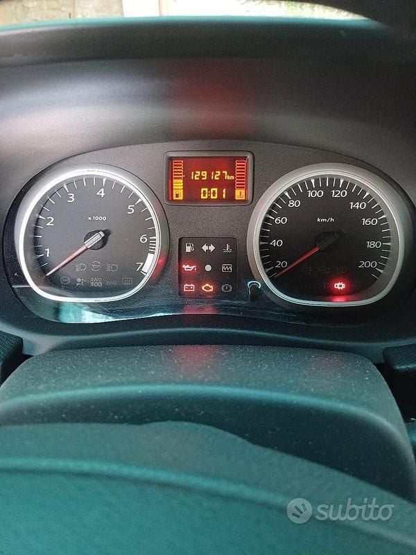 Bianco Usata 2013 Dacia Duster Tre volumi | 6800 € (Buon prezzo) - Immagine 1/4