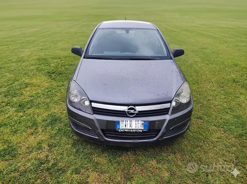 Usata Opel Astra 101 CV (74 kW) 2005 Grigio Berlina