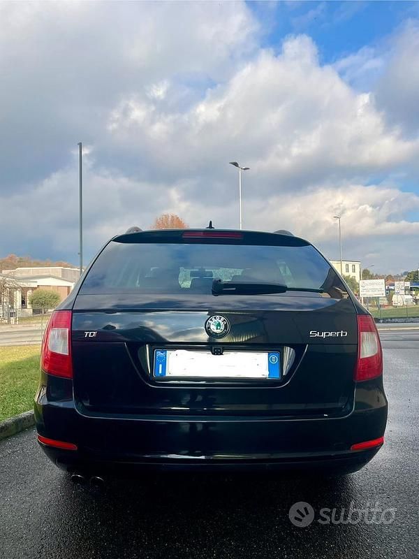 Usata Skoda Superb Elegance 140 CV (102 kW) 2012 Nero Station wagon