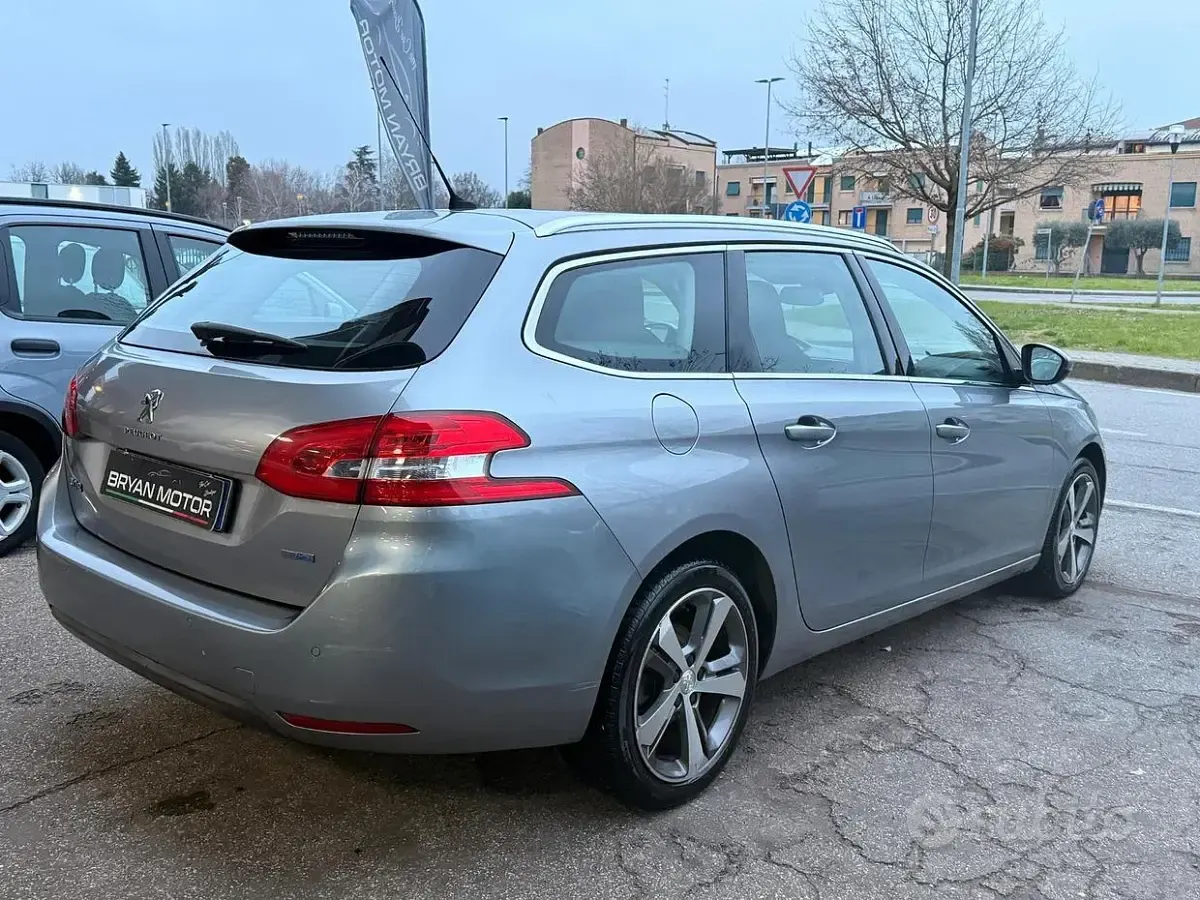 Begagnad Peugeot 308 Allure 120 HK (88 kW) 2016 Grå Kombi