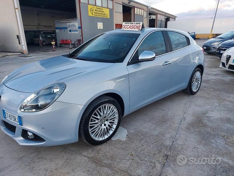 Usata Alfa Romeo Giulietta Exclusive 105 CV (77 kW) 2013 Viola Utilitaria