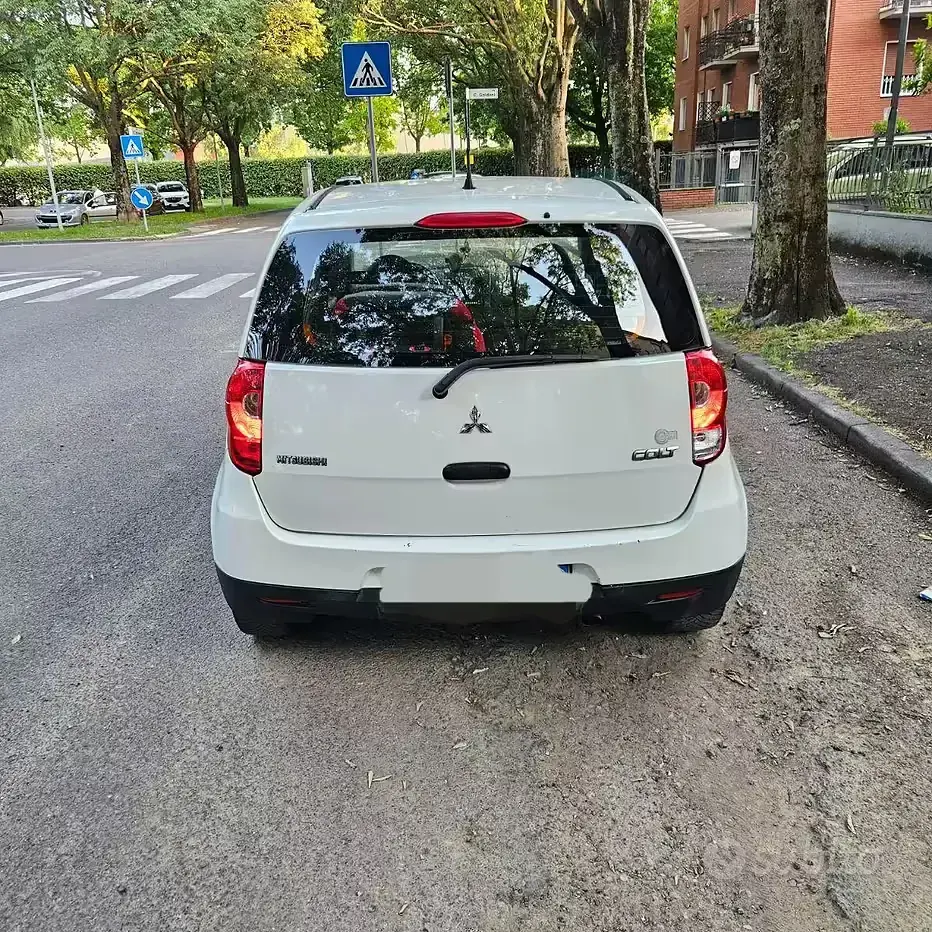Usata Mitsubishi Colt 75 CV (55 kW) 2009 Bianco Utilitaria