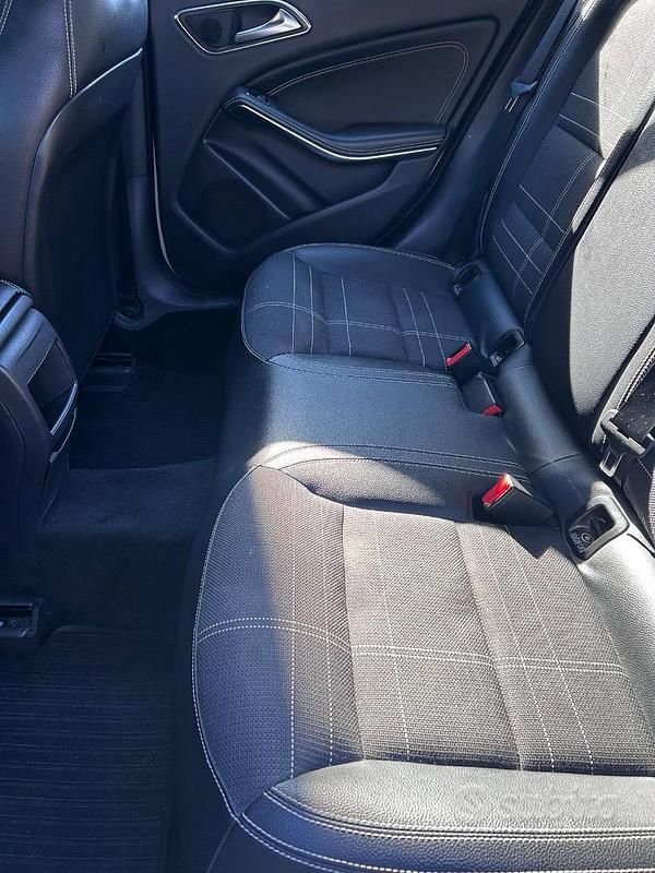 Usata Mercedes A180 109 CV (80 kW) 2013 Grigio Berlina