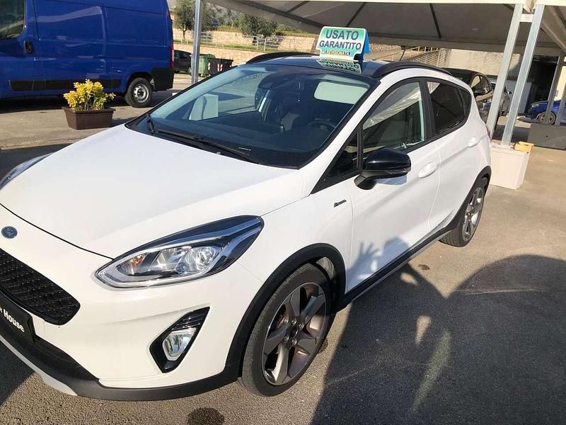 Usata Ford Fiesta Active 101 CV (74 kW) 2019 Bianco Utilitaria
