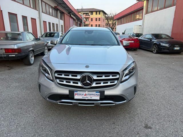 Usata Mercedes GLA200 136 CV (100 kW) 2018 Argento SUV