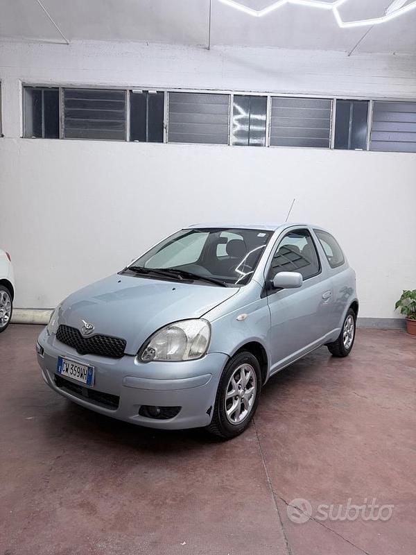 Usata Toyota Yaris Sol 65 CV (47 kW) 2005 Blu Berlina