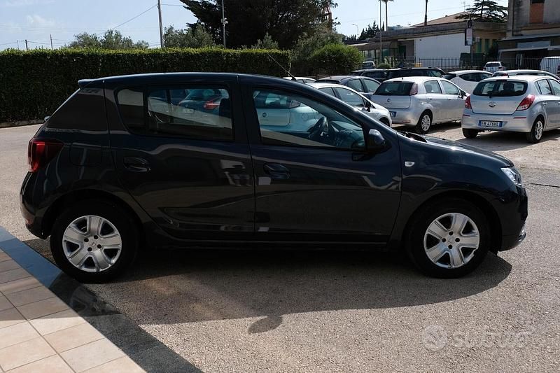 Usata Dacia Sandero Acces 95 CV (69 kW) 2019 Nero Berlina
