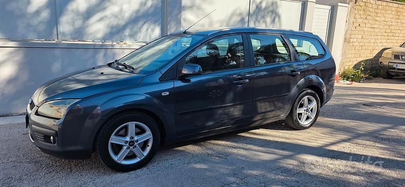 Usata Ford Focus 116 CV (85 kW) 2006 Grigio Station wagon