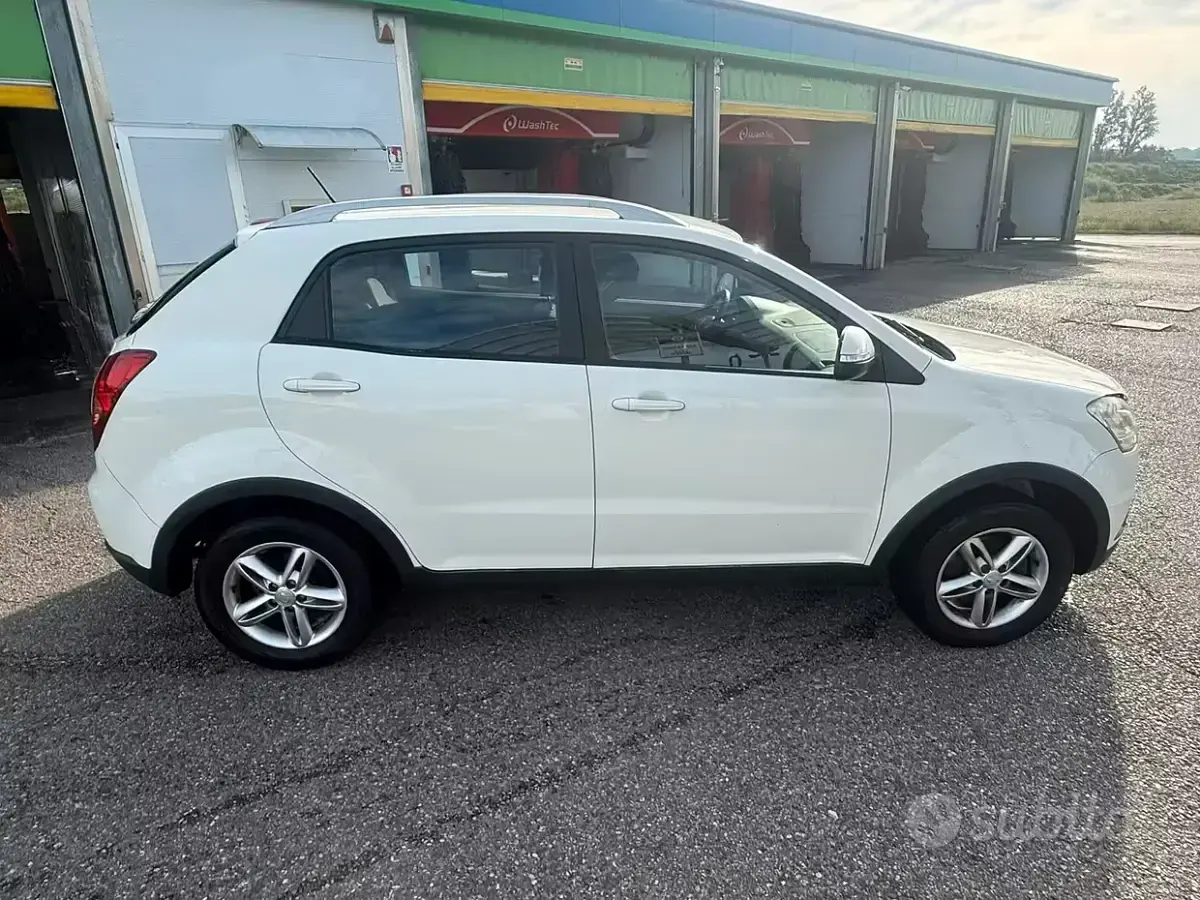 Usata SsangYong Korando 175 CV (128 kW) 2012 Bianco SUV