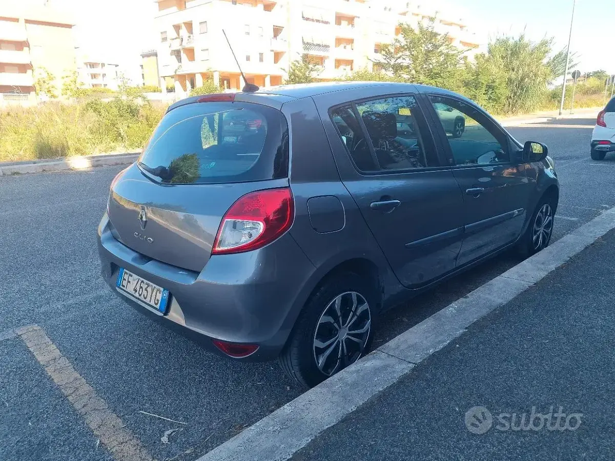 Usata Renault Clio II 75 CV (55 kW) 2010 Grigio Utilitaria