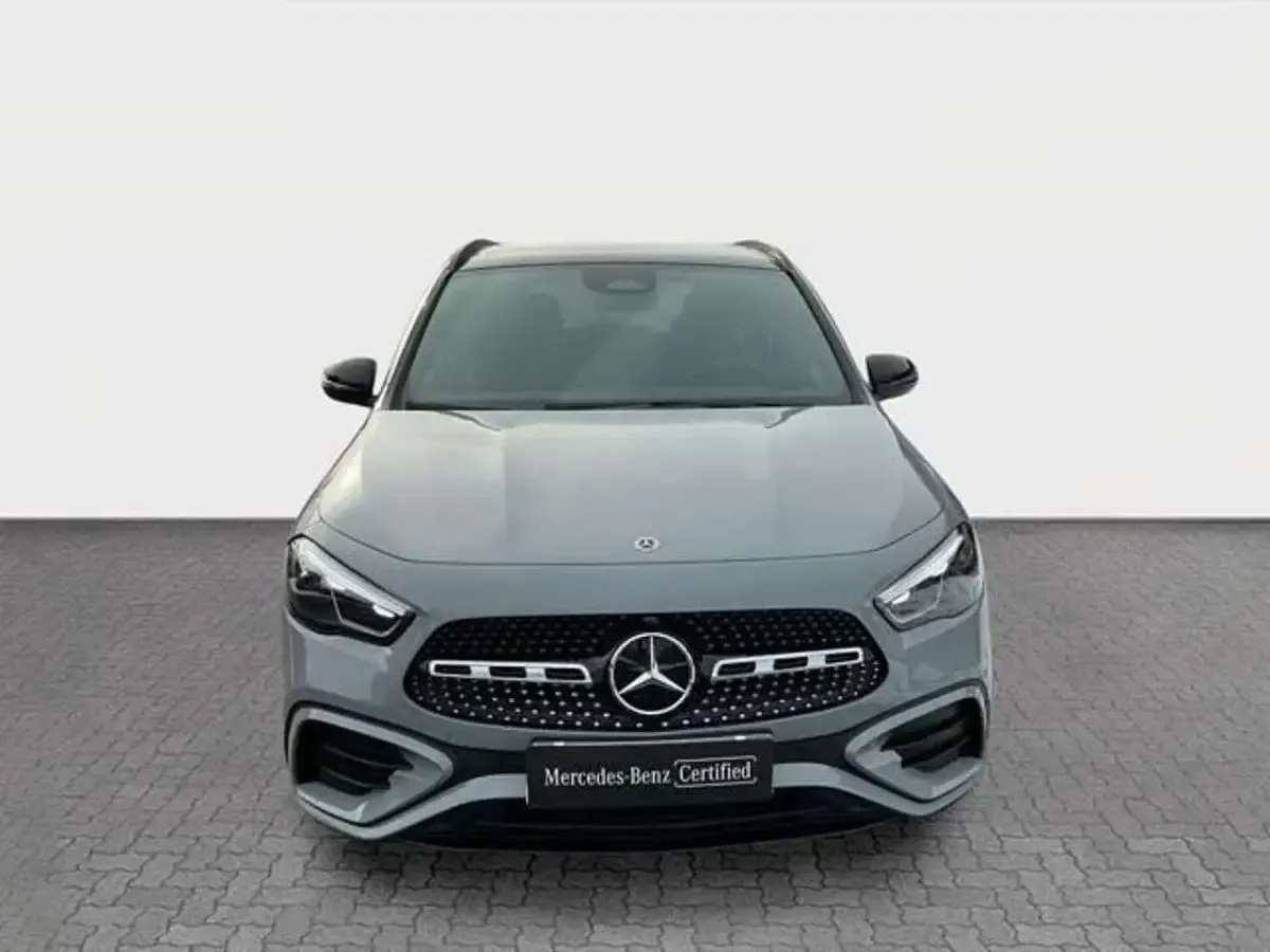 Käytetty Mercedes GLA200 AMG Line Premium Plus 150 HP (110 kW) 2025 Harmaa Katumaasturi